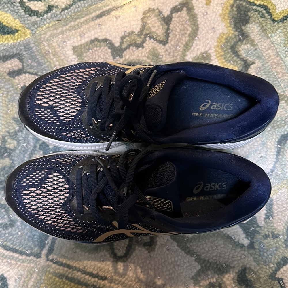 ASICS shoes - Picture 2 of 2